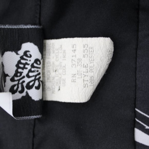 Vintage Hawaiian Shirt - Floral Pattern on Black by Hilo Hattie - Men's XL - Picture 10 of 10